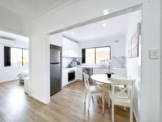 Фото отеля Brand new 2 Bedrooms Apartment in Ingleburn