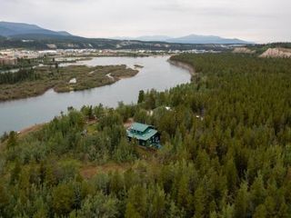 Фото отеля Yukon River Farm