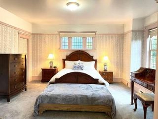 Фото отеля Parlor Suite in Heritage Manor, Fairfield, near DT