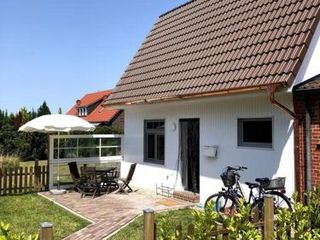 Фото отеля Idyllisches TinyHouse \Kleine 4\ mit Garten und Fahrrädern in Nordsee-