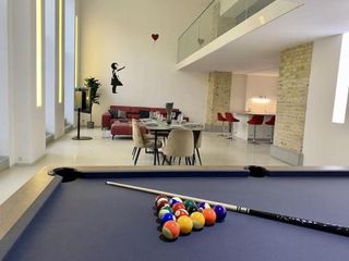 Hotel pic Design Apartment with pool table, gallery and kitchen island