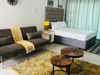 Hotel pic Luxury Self Catering Studio - HoneyBee Apartment