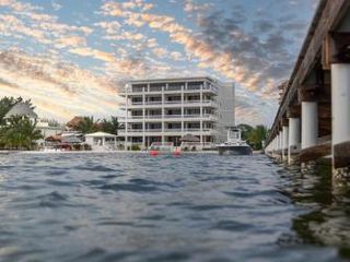 Фото отеля Ocean\'s Edge Belize