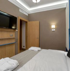 NearBy Hotel