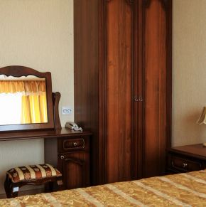 NearBy Hotel