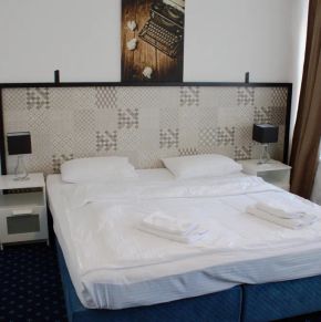 NearBy Hotel