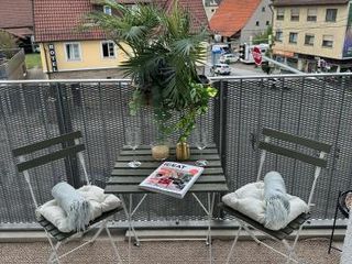 Hotel pic Stilvolles und modernes Appartement mit sonnigem Balkon in Flughafen- 