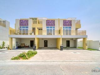 Фото отеля Magnificent 3BR Townhouse at DAMAC Hills 2, Dubailand by Deluxe Holida