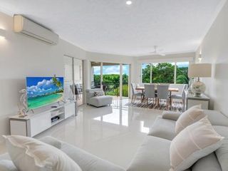 Фото отеля Cairns Waterfront Condo - 5 minutes from airport