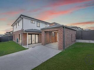 Hotel pic New 5 bedroom house in Rousehill