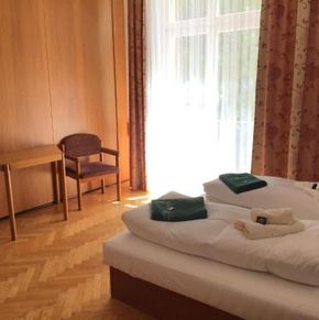 NearBy Hotel