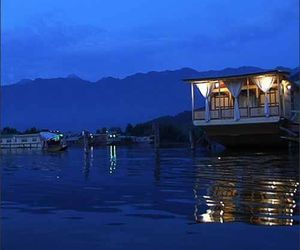 House Boat Pride of India Srinagar India