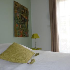 NearBy Hotel
