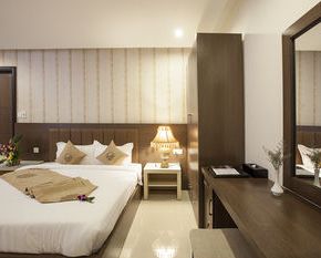 NearBy Hotel
