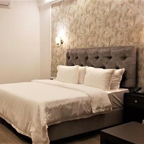 NearBy Hotel