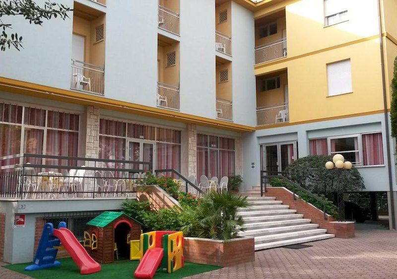Hotel Photo 1