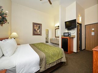 Hotel pic Comfort Suites Minot