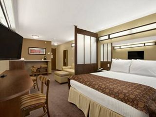Фото отеля Microtel Inn & Suites by Wyndham Lloydminster