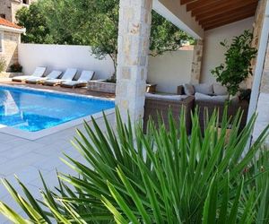 Apartments Lolita Bol Croatia
