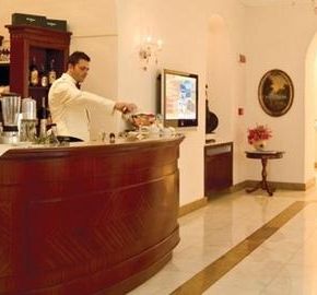 NearBy Hotel