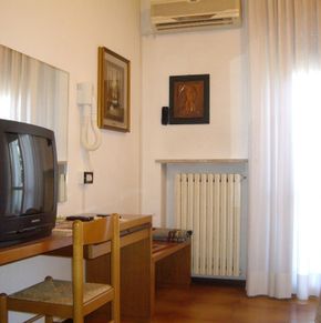 NearBy Hotel