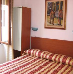 NearBy Hotel