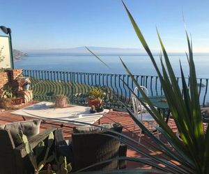 B&B La Terrazza Sul Mare Taormina Taormina Italy