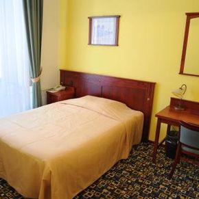 NearBy Hotel