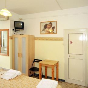 NearBy Hotel