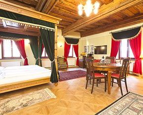 NearBy Hotel
