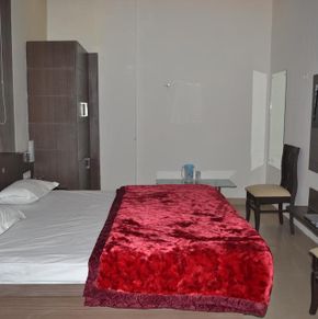 NearBy Hotel
