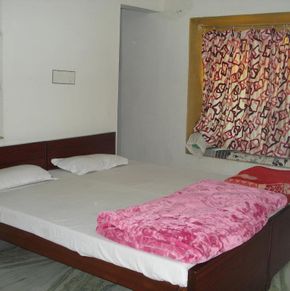 NearBy Hotel