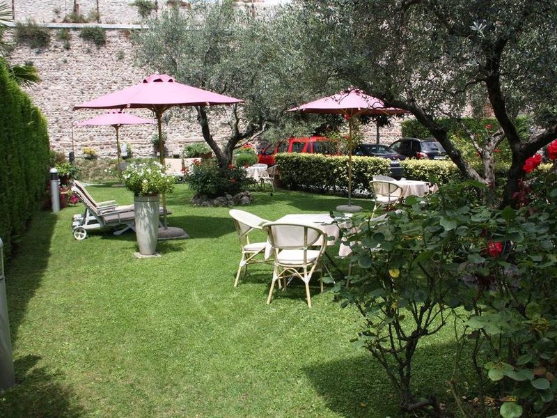 Hotel Photo 12