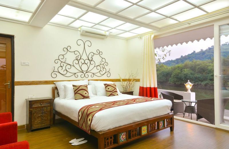 Stone Wood Riverfront Resort, Siolim River