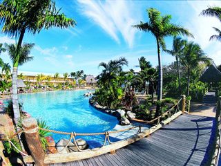 Hotel pic Outrigger Fiji Beach Resort