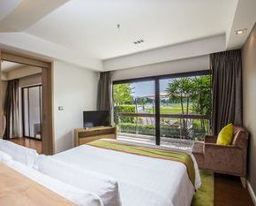 NearBy Hotel