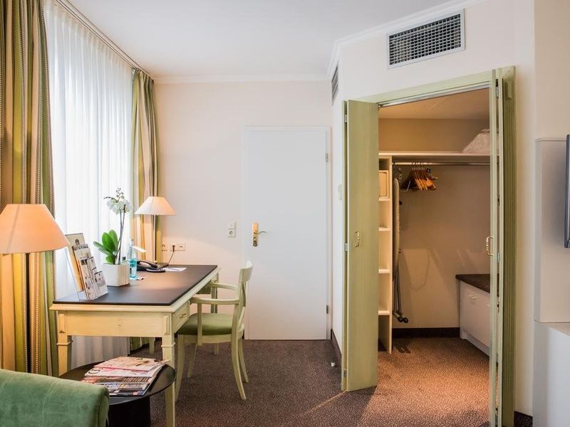 Hotel Photo 12