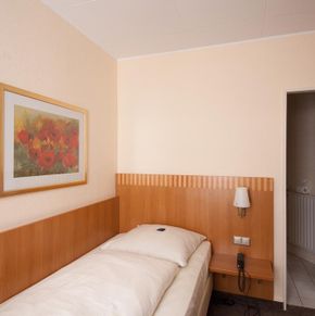 NearBy Hotel