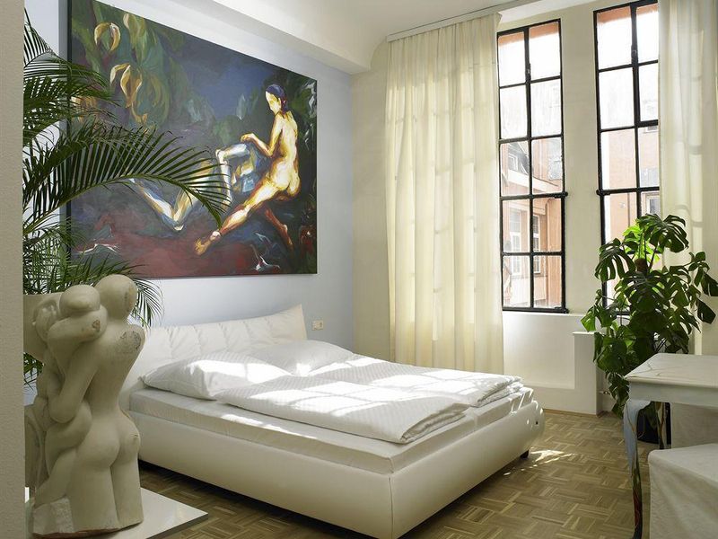 Hotel Photo 1