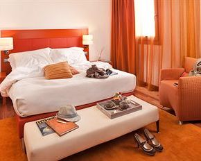 NearBy Hotel