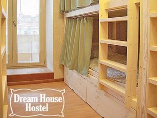 Hostel 812