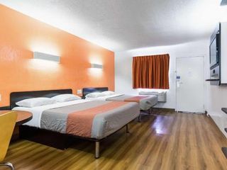 Фото отеля Motel 6-Long Beach, CA - International City