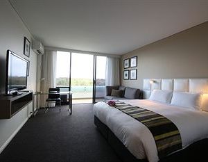 Holiday Inn Warwick Farm Liverpool Australia