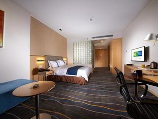 Фото отеля Holiday Inn Express Luoyang City Center, an IHG Hotel