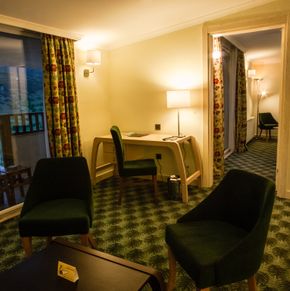 NearBy Hotel