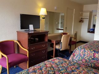 Hotel pic Red Carpet Inn - Blacksburg