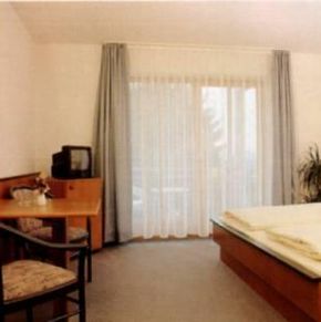 NearBy Hotel