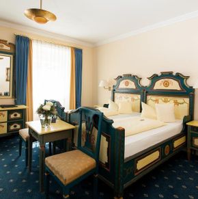 NearBy Hotel