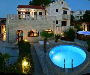 Apartments Villa Beau Rivage Splitska Croatia