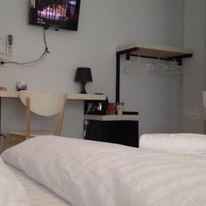 NearBy Hotel